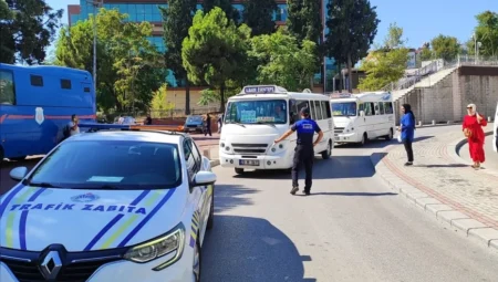 Denizli’de Zabıta, Hatalı Park ve Minibüslerde Klima Kontrolü İçin Sahada Denetim Yaptı